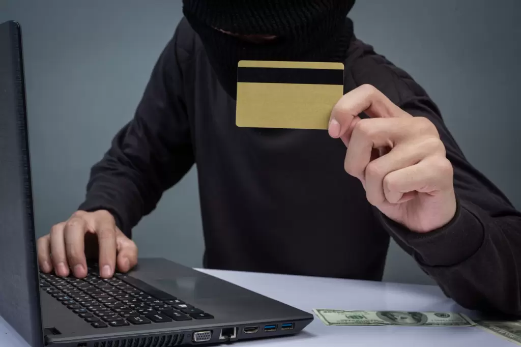 Przestępstwa związane z kartami płatniczymi i kredytowymi